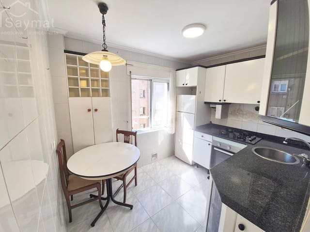 3 bedroom Flat for sale in Santander with garage - € 165,000 (Ref: 10077098)