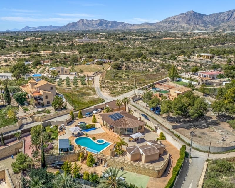 5 Zimmer Villa zu verkaufen in Crevillente / Crevillent mit Pool Garage - 599.000 € (Ref: 10014762)