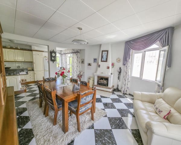 3 sovrum Villa till salu i San Luis, Torrevieja med pool garage - 475 000 € (Ref: 10014770)