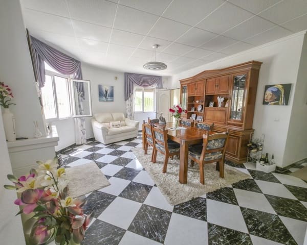 3 sovrum Villa till salu i San Luis, Torrevieja med pool garage - 475 000 € (Ref: 10014770)