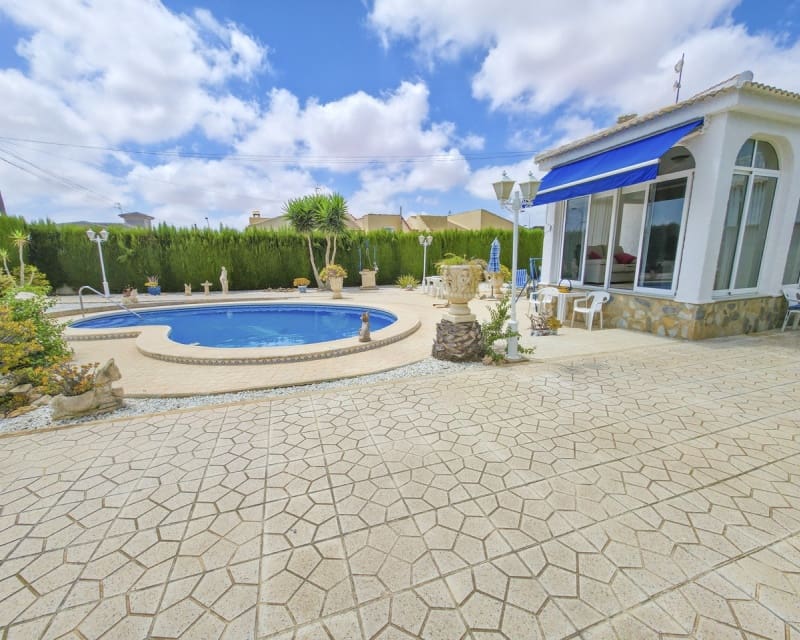 3 sovrum Villa till salu i San Luis med pool garage - 475 000 € (Ref: 10014770)