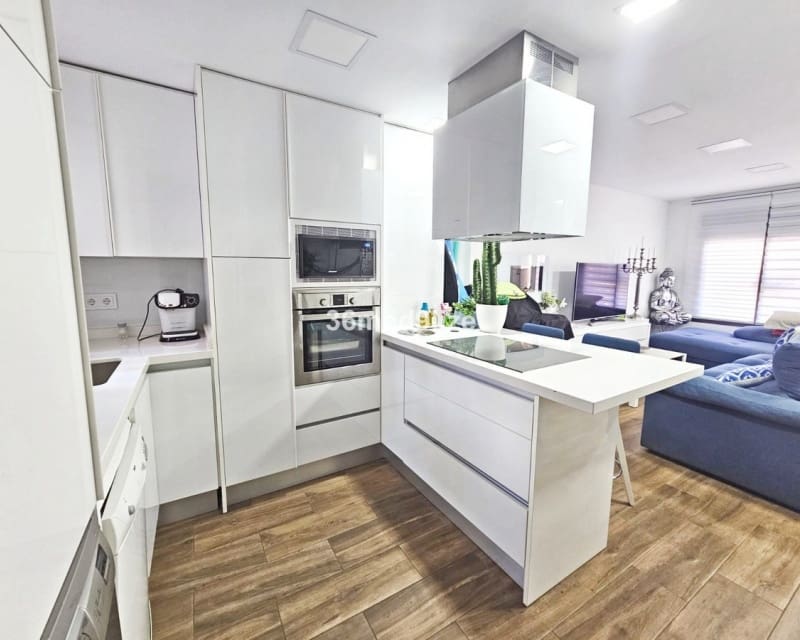2 soveværelse Lejlighed til salg i Los Alcazares med swimmingpool - € 215.000 (Ref: 10019881)