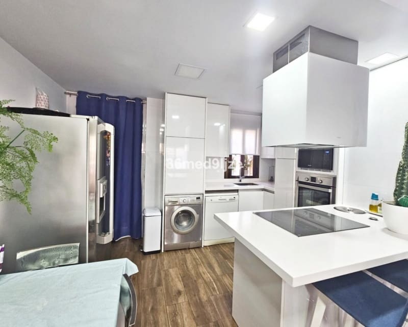 2 soveværelse Lejlighed til salg i Los Alcazares med swimmingpool - € 215.000 (Ref: 10019881)