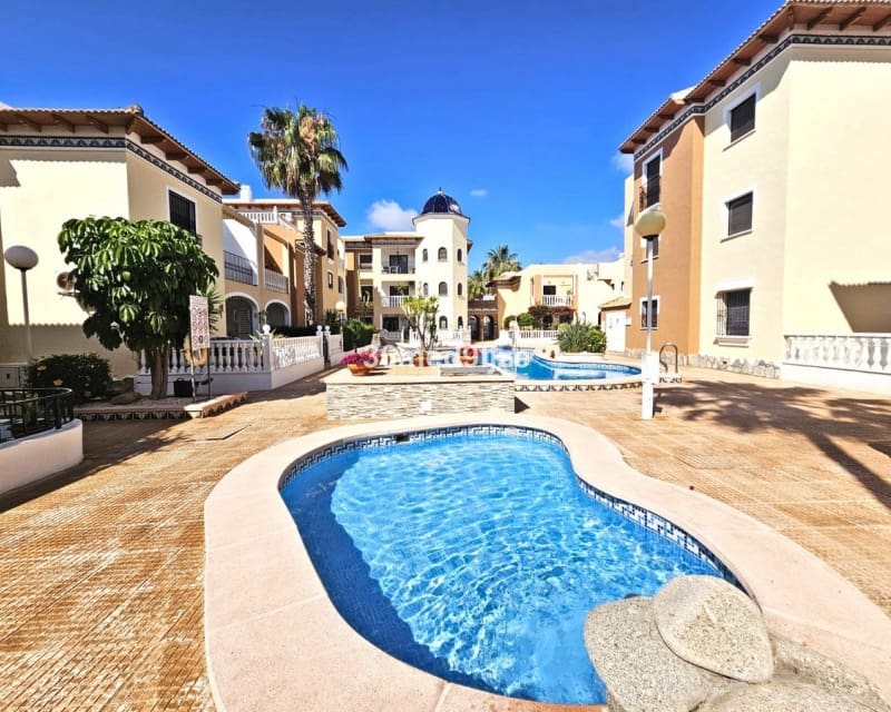 2 soveværelse Lejlighed til salg i Los Alcazares med swimmingpool - € 215.000 (Ref: 10019881)