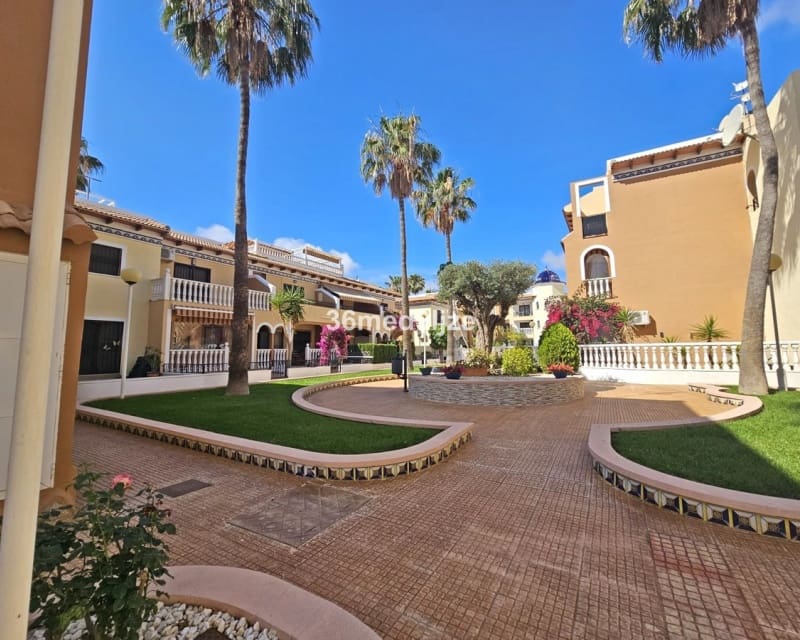 2 soveværelse Lejlighed til salg i Los Alcazares med swimmingpool - € 215.000 (Ref: 10019881)