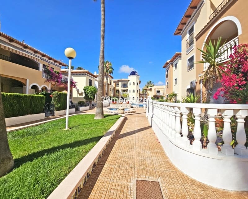 2 soveværelse Lejlighed til salg i Los Alcazares med swimmingpool - € 215.000 (Ref: 10019881)