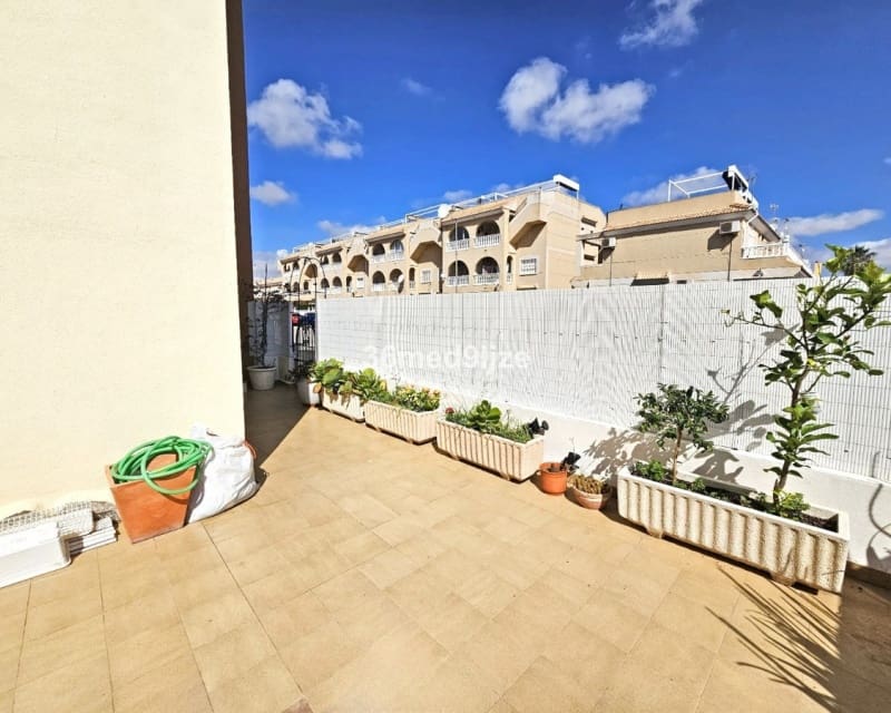 2 soveværelse Lejlighed til salg i Los Alcazares med swimmingpool - € 215.000 (Ref: 10019881)
