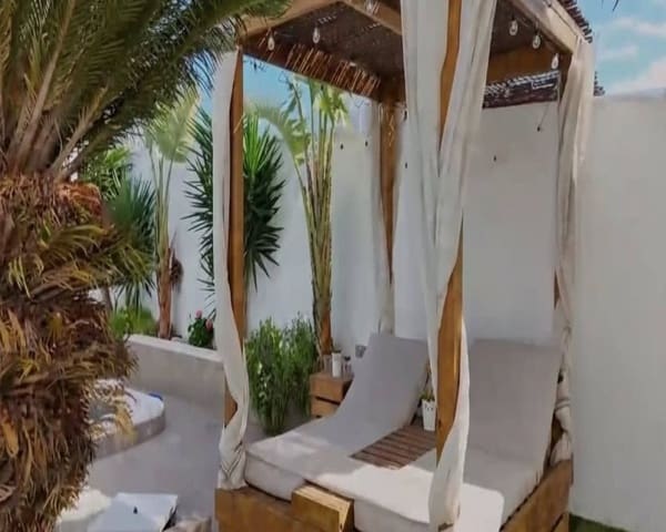5 bedroom Villa for sale in Puerto Deportivo, Torrevieja with pool garage - € 760,000 (Ref: 10019882)