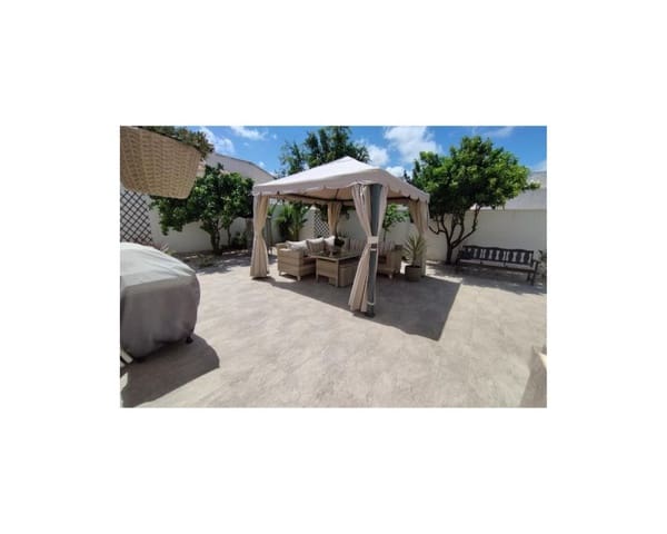 5 bedroom Villa for sale in Puerto Deportivo, Torrevieja with pool garage - € 760,000 (Ref: 10019882)