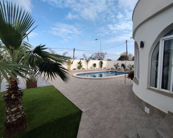 5 bedroom Villa for sale in Puerto Deportivo, Torrevieja with pool garage - € 760,000 (Ref: 10019882)