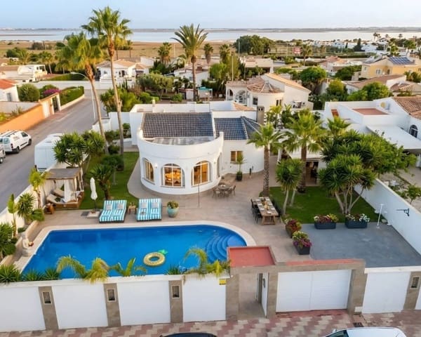 5 bedroom Villa for sale in Puerto Deportivo, Torrevieja with pool garage - € 760,000 (Ref: 10019882)