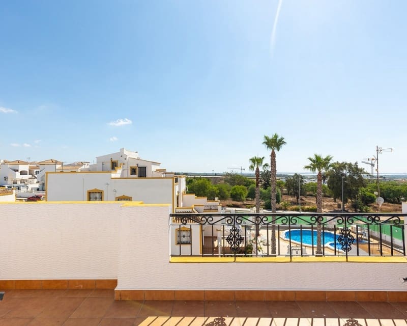 3 bedroom Villa for sale in Los Montesinos with pool - € 218,000 (Ref: 10019885)