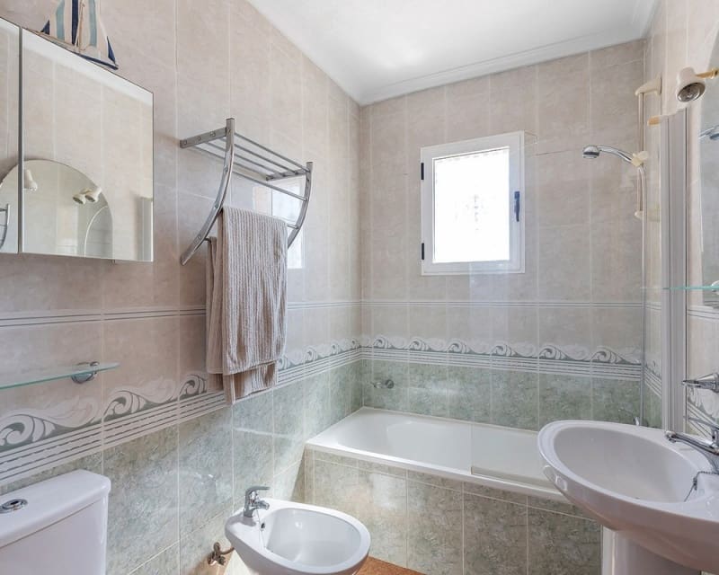 3 bedroom Villa for sale in Los Montesinos with pool - € 218,000 (Ref: 10019885)