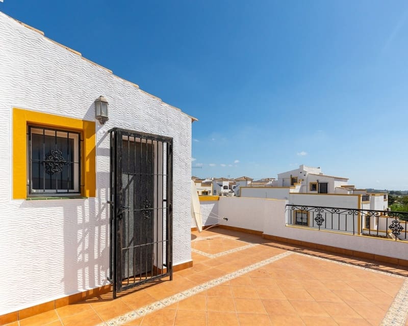 3 bedroom Villa for sale in Los Montesinos with pool - € 218,000 (Ref: 10019885)