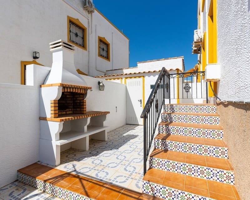 3 bedroom Villa for sale in Los Montesinos with pool - € 218,000 (Ref: 10019885)