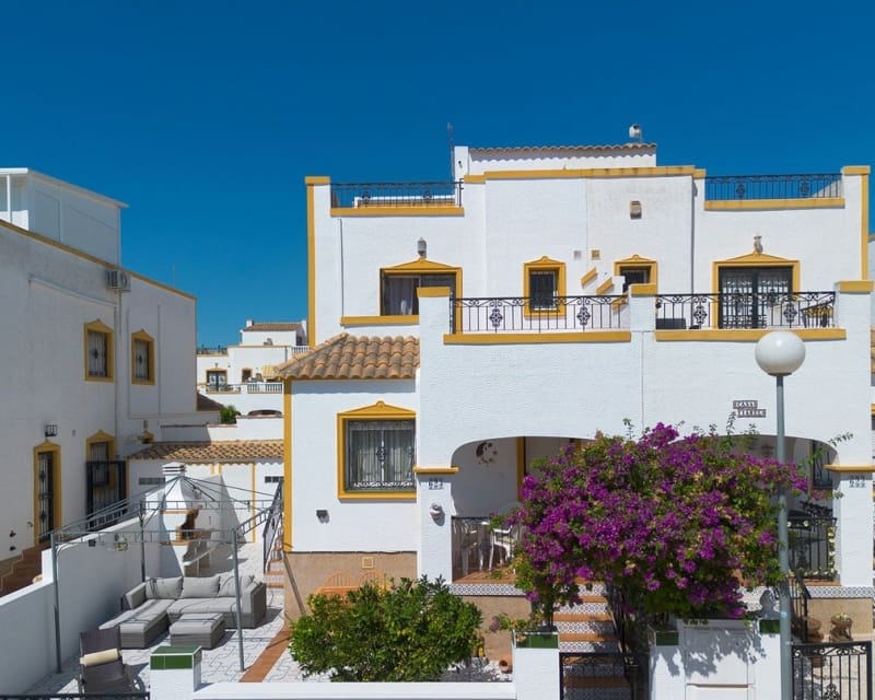 3 bedroom Villa for sale in Los Montesinos with pool - € 218,000 (Ref: 10019885)