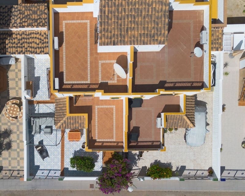 3 bedroom Villa for sale in Los Montesinos with pool - € 218,000 (Ref: 10019885)