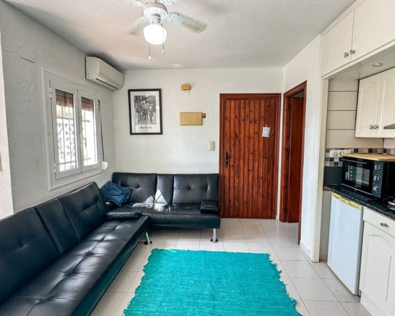 1 slaapkamer Villa te koop in San Miguel de Salinas met zwembad - € 105.000 (Ref: 10019886)