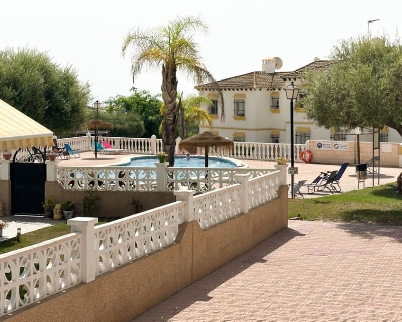 1 slaapkamer Villa te koop in San Miguel de Salinas met zwembad - € 105.000 (Ref: 10019886)