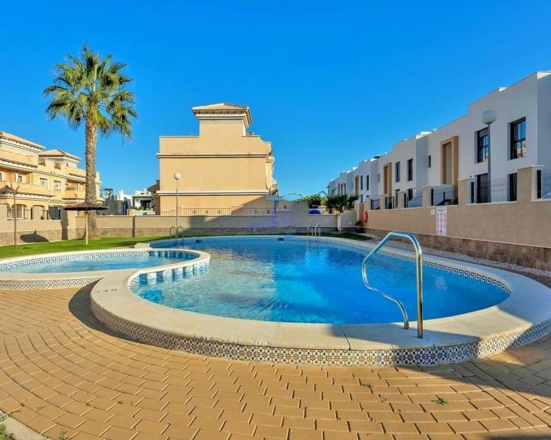3 Zimmer Haus zu verkaufen in Villamartin mit Pool Garage - 199.950 € (Ref: 10023085)