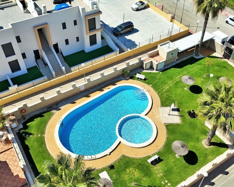 3 Zimmer Haus zu verkaufen in Villamartin mit Pool Garage - 199.950 € (Ref: 10023085)