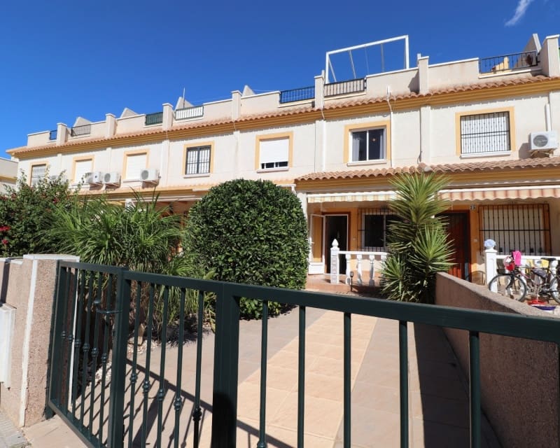 2 bedroom Townhouse for sale in Algorfa with pool garage - € 159,950 (Ref: 10023088)