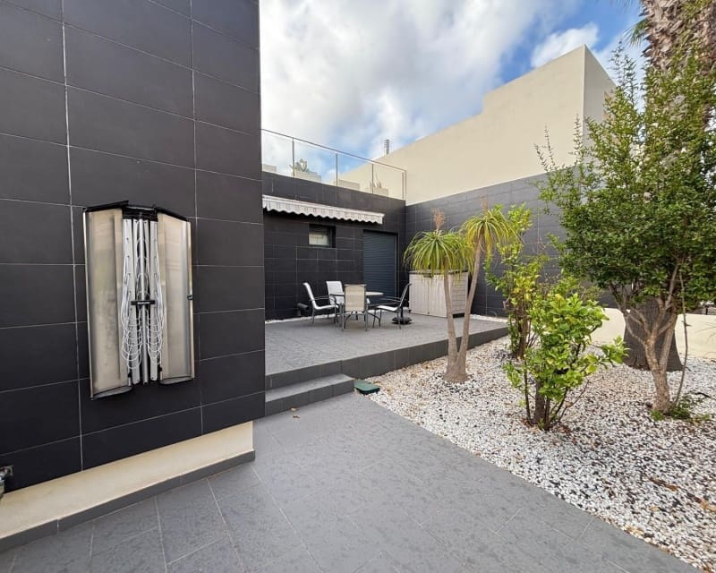 2 soveværelse Bungalow til salg i Villamartin med swimmingpool - € 259.000 (Ref: 10023092)