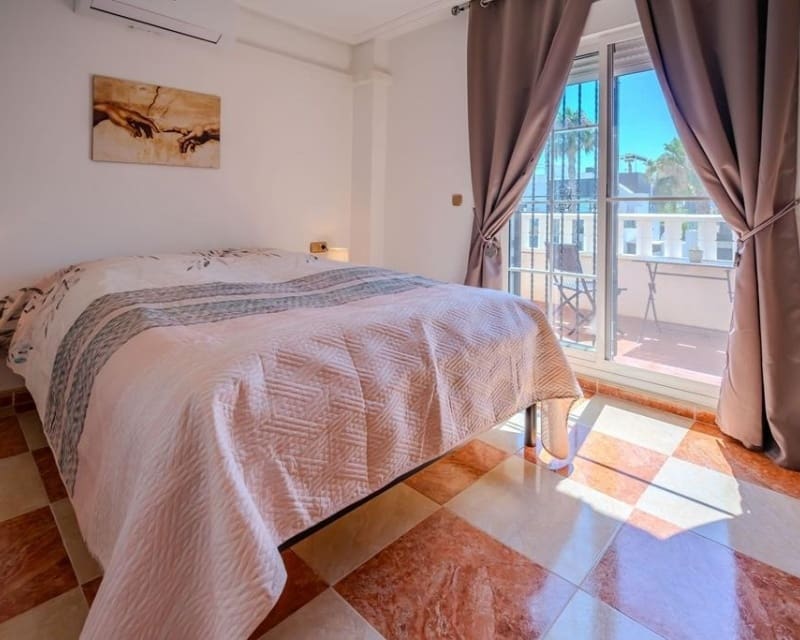 3 quarto Moradia para venda em Cabo Roig com piscina - 315 000 € (Ref: 10023093)