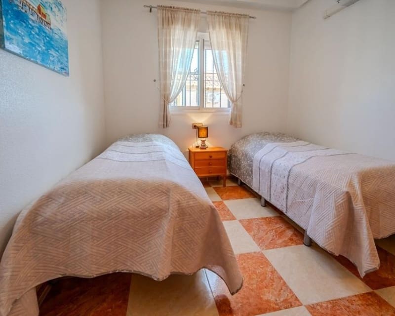 3 quarto Moradia para venda em Cabo Roig com piscina - 315 000 € (Ref: 10023093)