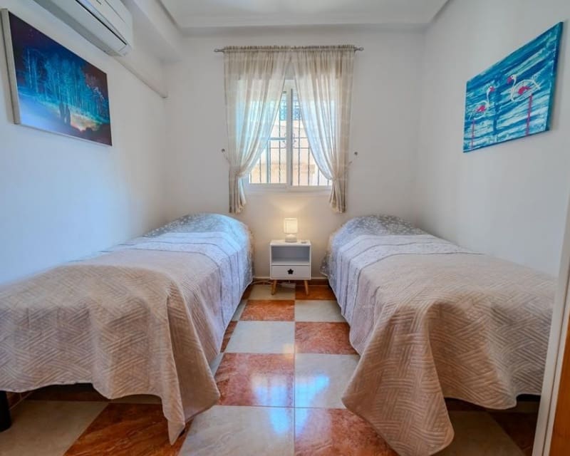 3 quarto Moradia para venda em Cabo Roig com piscina - 315 000 € (Ref: 10023093)