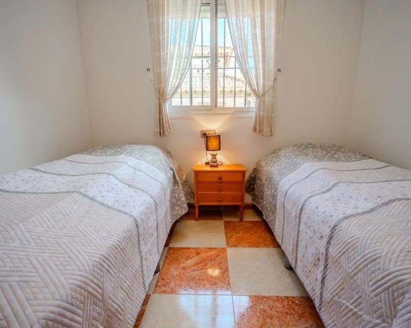 3 quarto Moradia para venda em Cabo Roig com piscina - 315 000 € (Ref: 10023093)