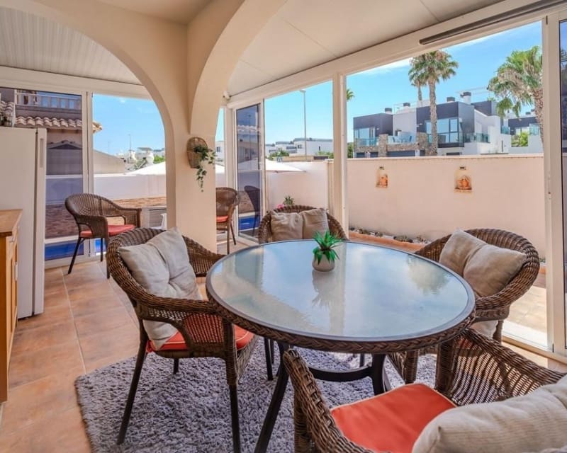 3 quarto Moradia para venda em Cabo Roig com piscina - 315 000 € (Ref: 10023093)