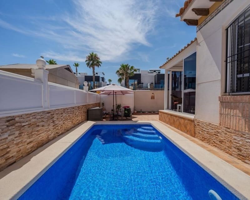 3 quarto Moradia para venda em Cabo Roig com piscina - 315 000 € (Ref: 10023093)