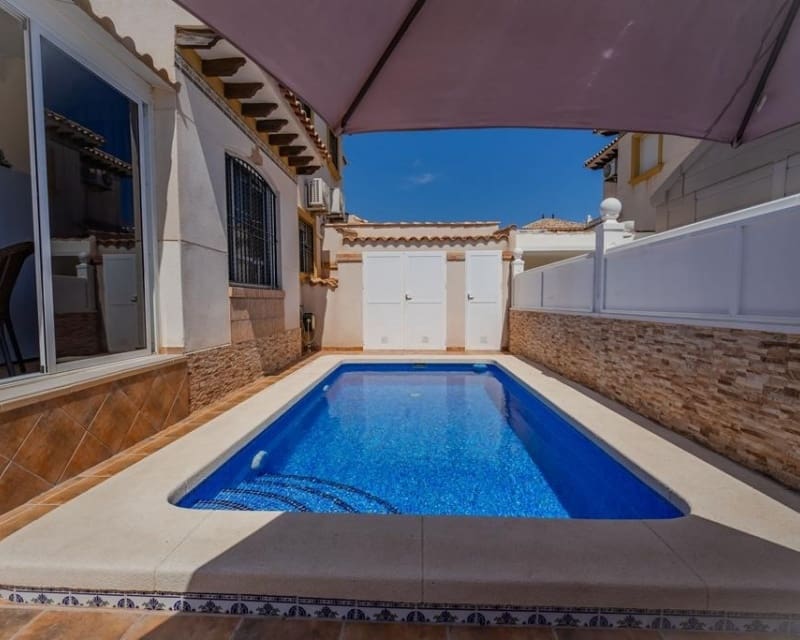 3 quarto Moradia para venda em Cabo Roig com piscina - 315 000 € (Ref: 10023093)