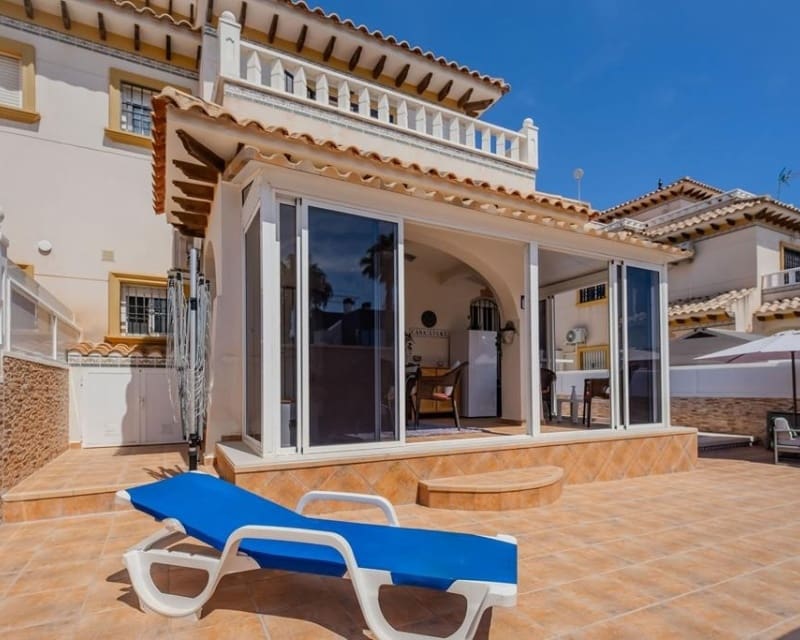 3 quarto Moradia para venda em Cabo Roig com piscina - 315 000 € (Ref: 10023093)