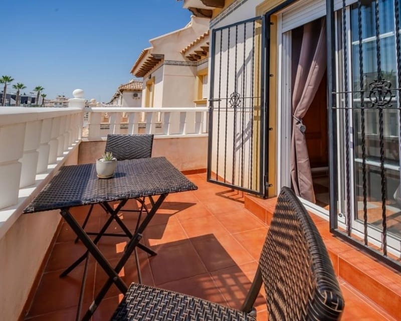 3 quarto Moradia para venda em Cabo Roig com piscina - 315 000 € (Ref: 10023093)