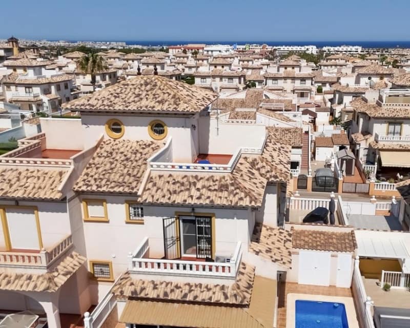 3 quarto Moradia para venda em Cabo Roig com piscina - 315 000 € (Ref: 10023093)