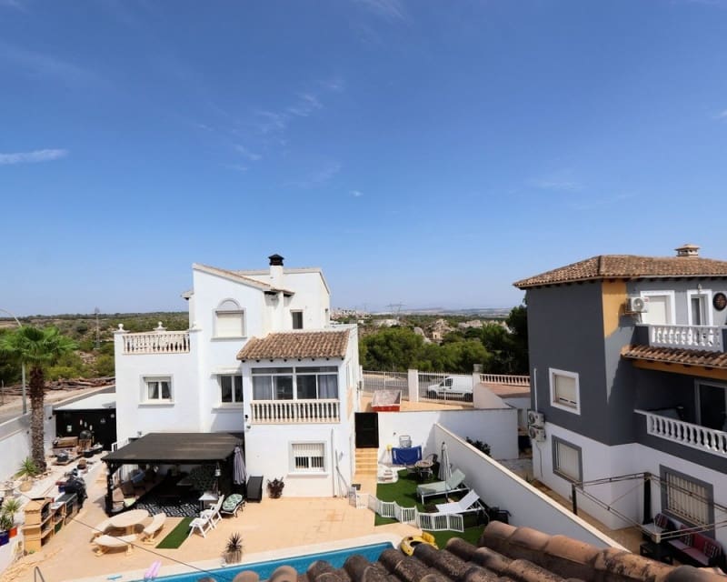 3 soverom Villa til salgs i Villamartin med svømmebasseng garasje - € 349 990 (Ref: 10023094)