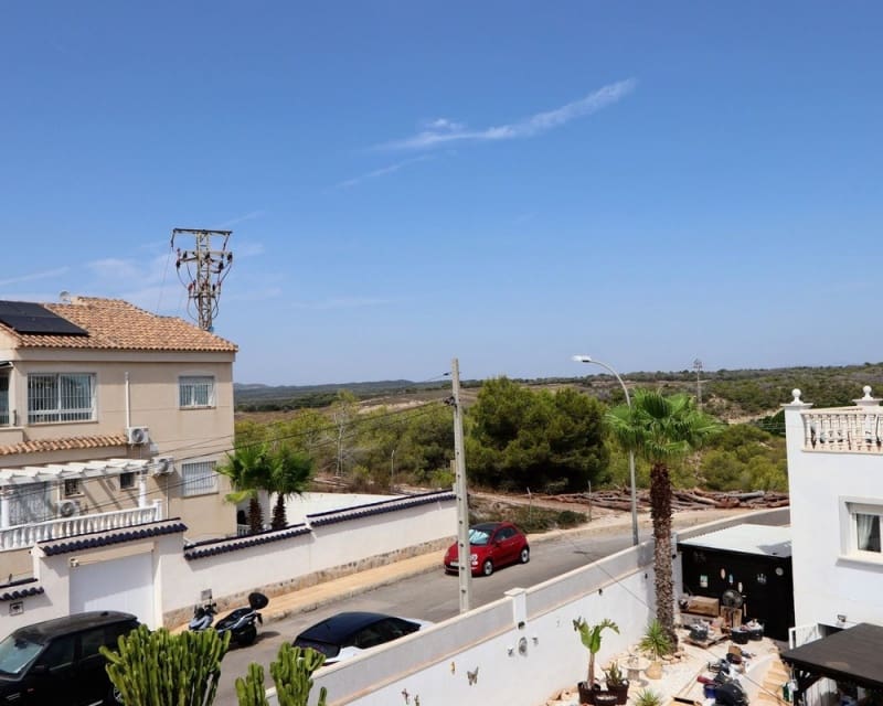 3 soverom Villa til salgs i Villamartin med svømmebasseng garasje - € 349 990 (Ref: 10023094)