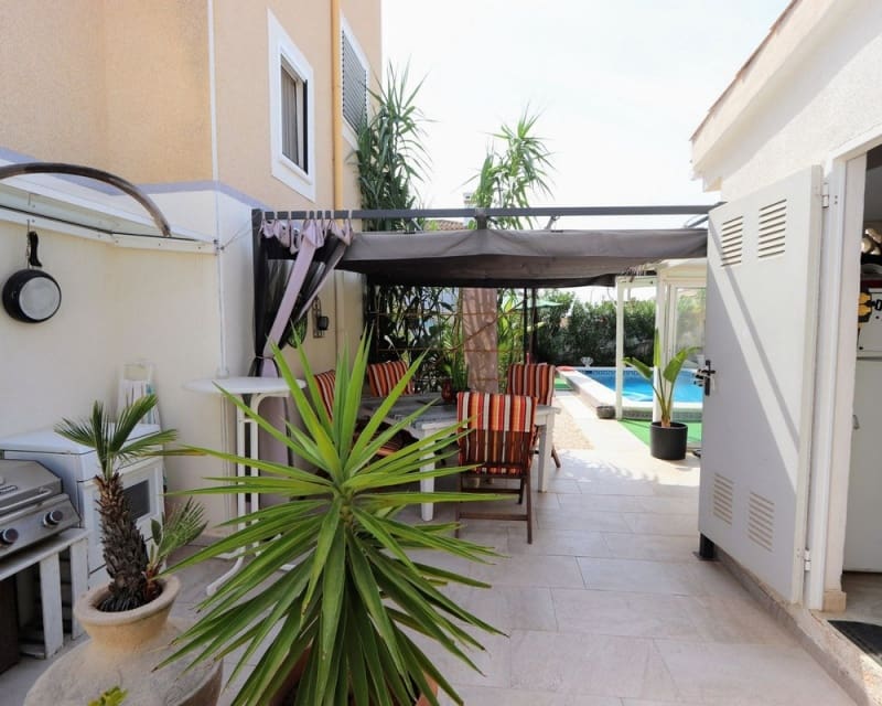 3 soverom Villa til salgs i Villamartin med svømmebasseng garasje - € 349 990 (Ref: 10023094)