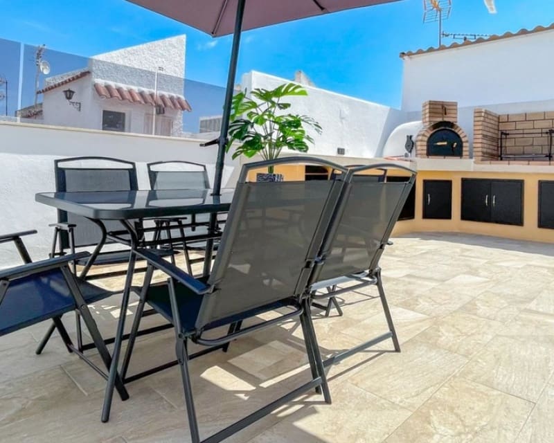 3 soveværelse Villa til salg i Torrevieja med swimmingpool - € 539.000 (Ref: 10023095)