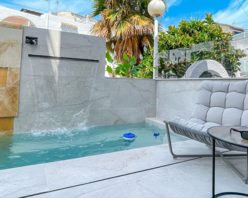 3 soveværelse Villa til salg i Torrevieja med swimmingpool - € 539.000 (Ref: 10023095)