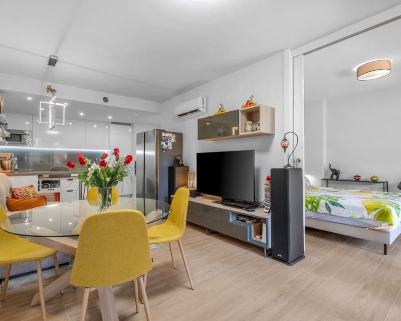 2 soverom Leilighet til salgs i Villamartin med svømmebasseng garasje - € 254 900 (Ref: 10023096)