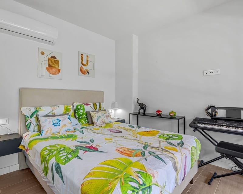 2 soverom Leilighet til salgs i Villamartin med svømmebasseng garasje - € 254 900 (Ref: 10023096)