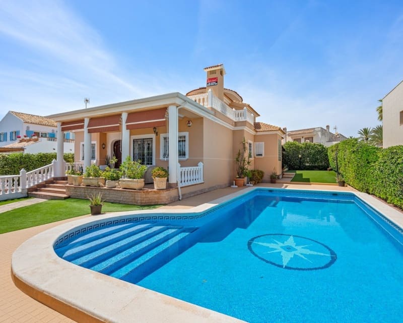 6 bedroom Villa for sale in La Mata with pool - € 950,000 (Ref: 10044059)