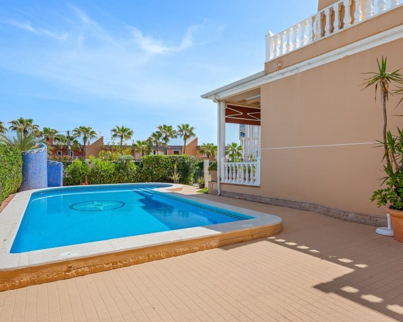 6 bedroom Villa for sale in La Mata with pool - € 950,000 (Ref: 10044059)