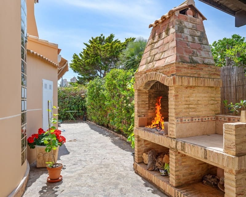 6 bedroom Villa for sale in La Mata with pool - € 950,000 (Ref: 10044059)