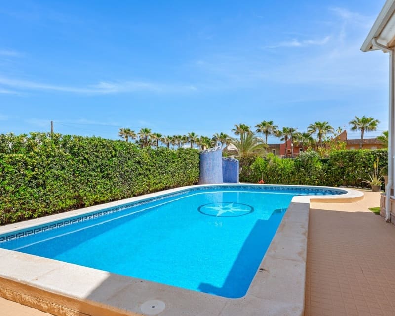 6 bedroom Villa for sale in La Mata with pool - € 950,000 (Ref: 10044059)