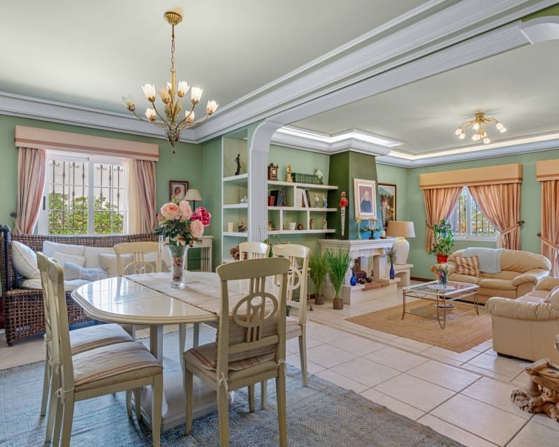 6 bedroom Villa for sale in La Mata with pool - € 950,000 (Ref: 10044059)