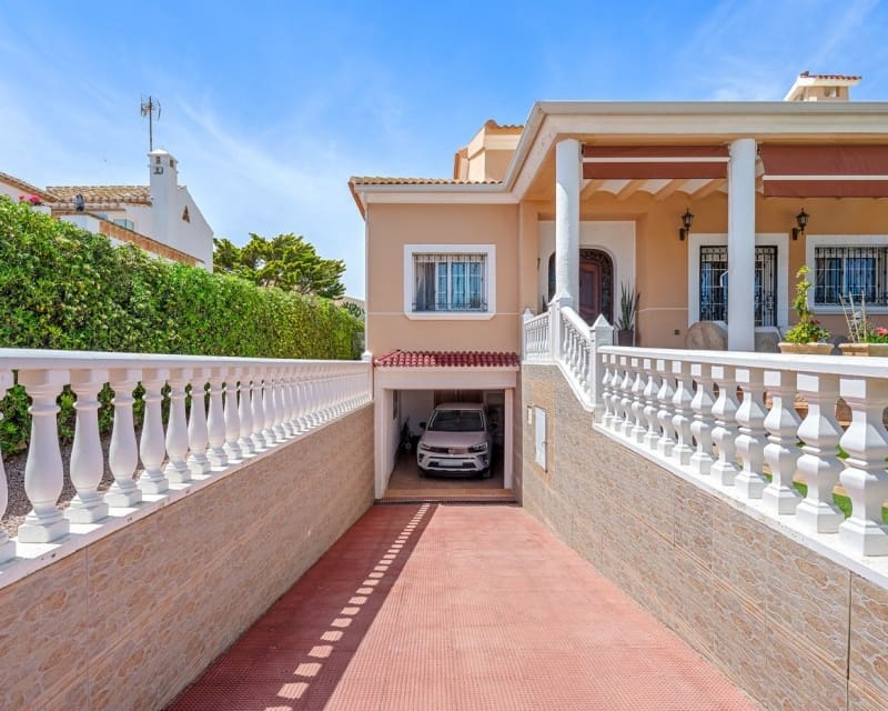 6 bedroom Villa for sale in La Mata with pool - € 950,000 (Ref: 10044059)